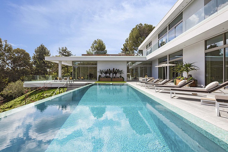 Holmby Hills Residence by Quinn Architects