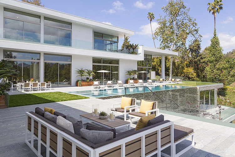 Holmby Hills Residence by Quinn Architects