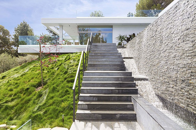 Holmby Hills Residence by Quinn Architects