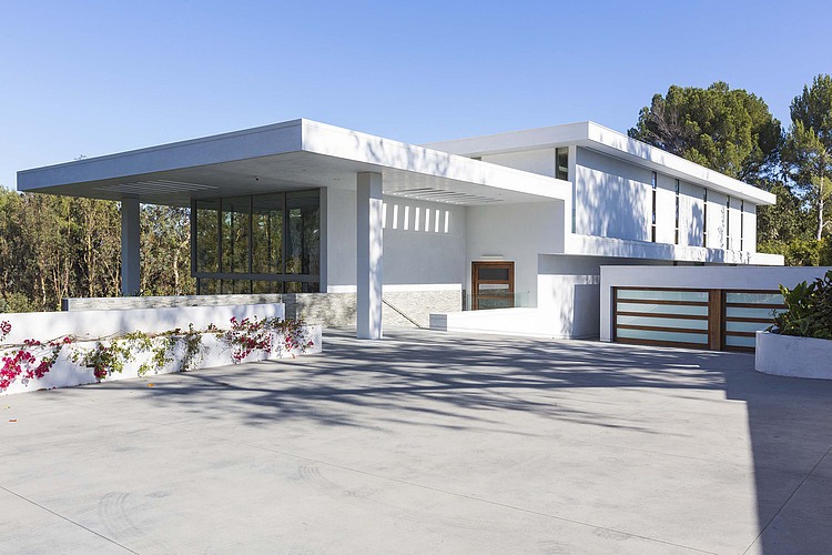 Holmby Hills Residence by Quinn Architects