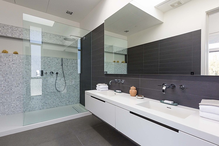Holmby Hills Residence by Quinn Architects
