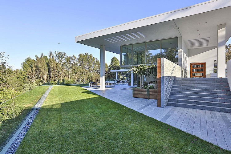 Holmby Hills Residence by Quinn Architects