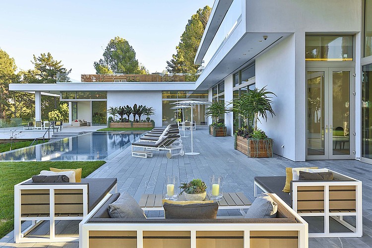 Holmby Hills Residence by Quinn Architects
