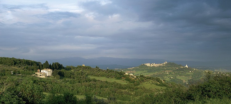 Todi Villa by Alhadeff Architects