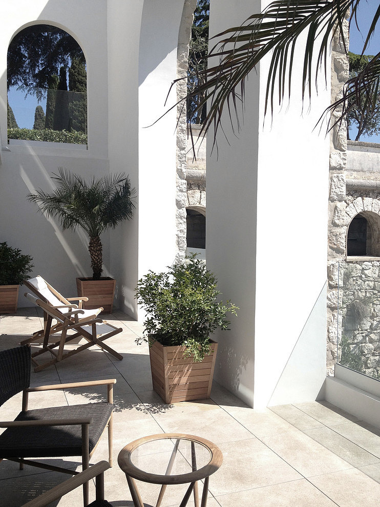 Sea Front Home in Nice by Labro & Davis