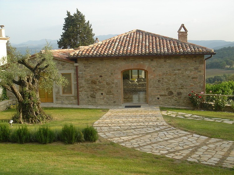 Todi Villa by Alhadeff Architects