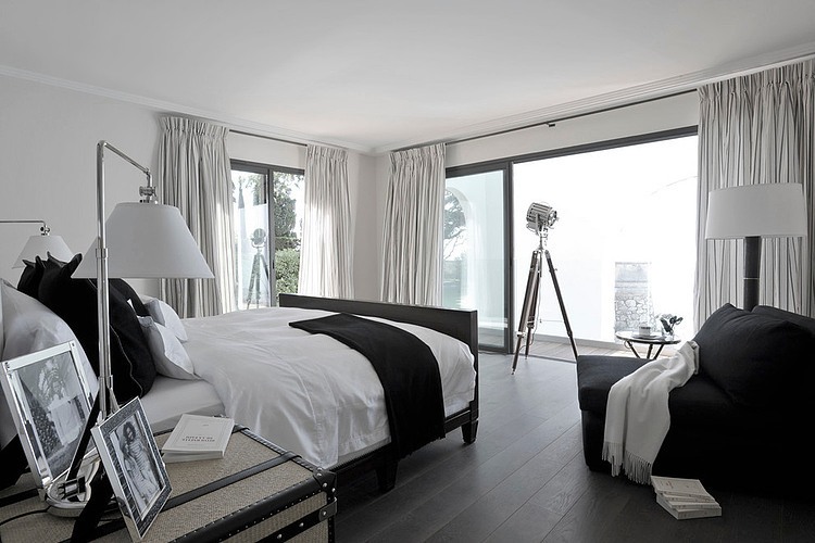Sea Front Home in Nice by Labro & Davis