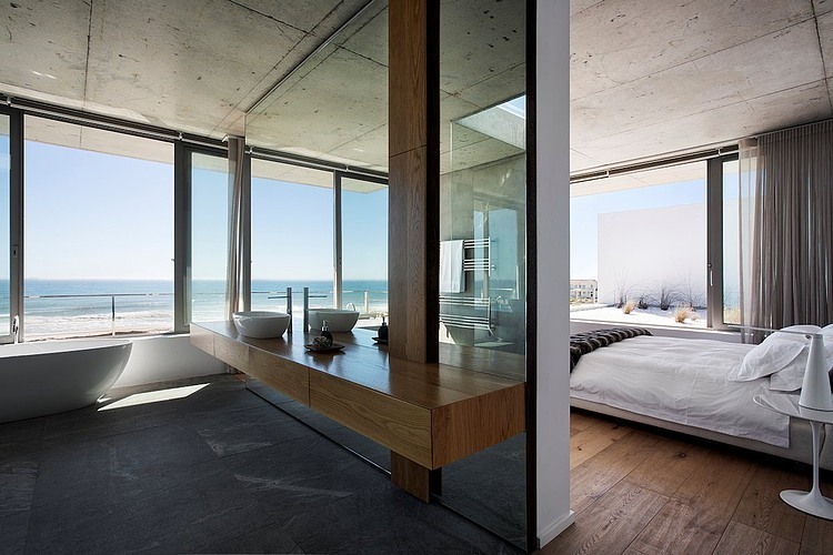 Pearl Bay Residence by Gavin Maddock Design Studio