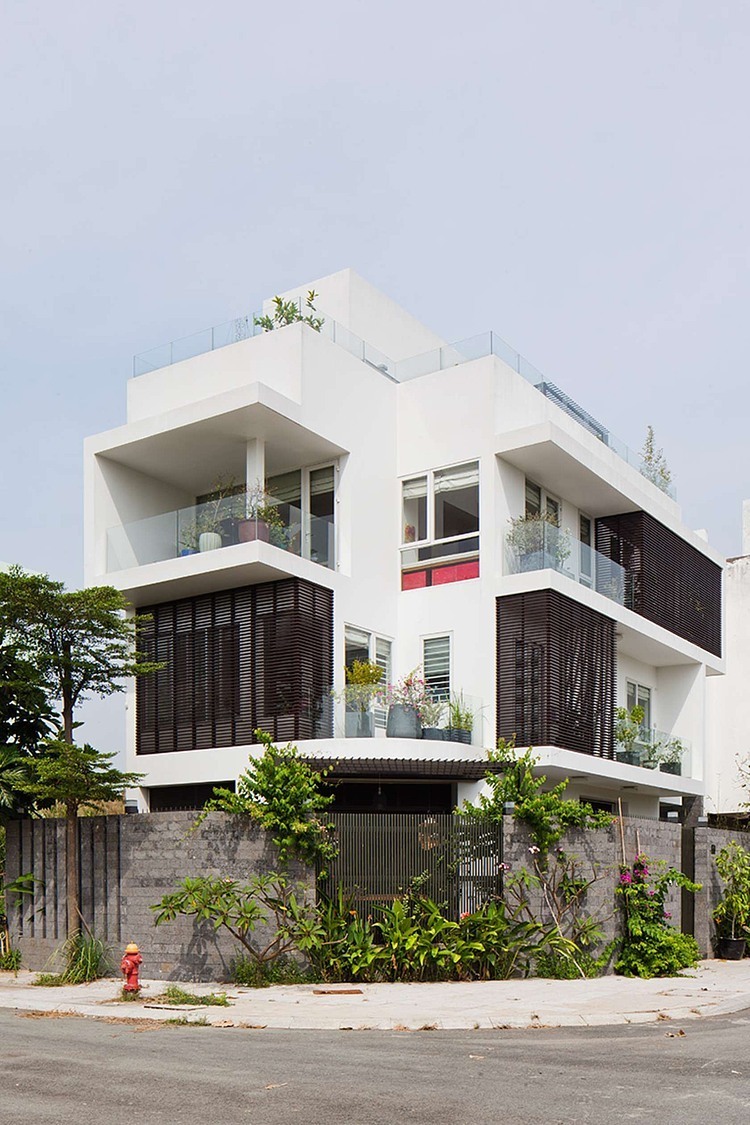 D2 Town House by Mm++ Architects
