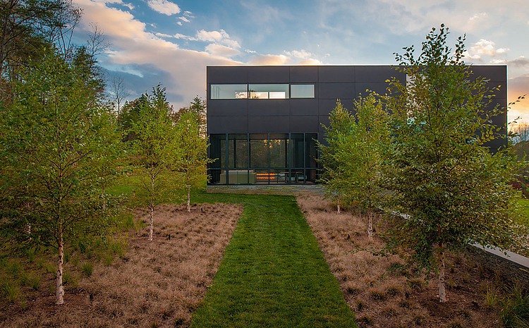 4 Springs Lane by Robert M. Gurney Architect