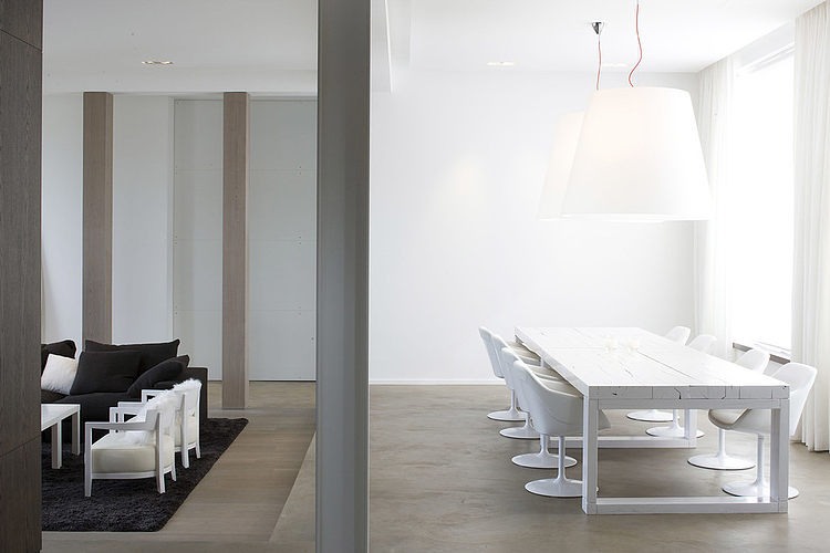 Modern Home by Guillaume da Silva
