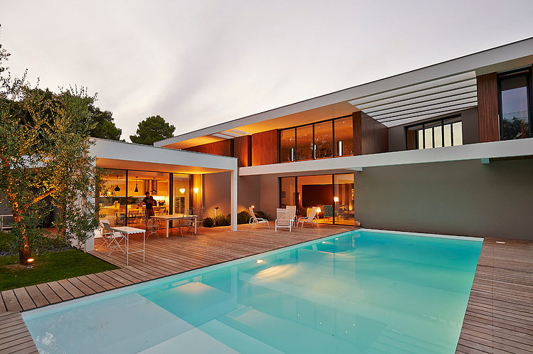 Contemporary House in Bordeaux by Hybre Architecte