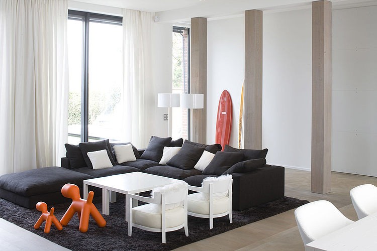 Modern Home by Guillaume da Silva