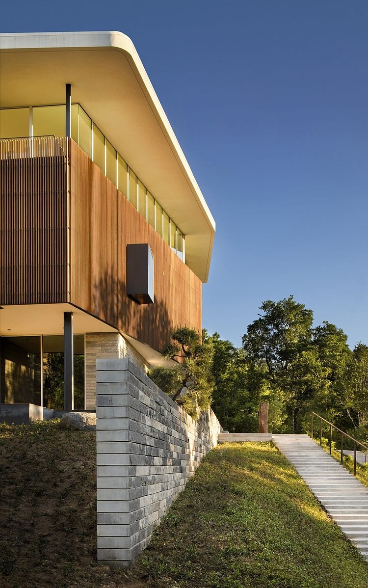 East Windsor Residence by Alterstudio