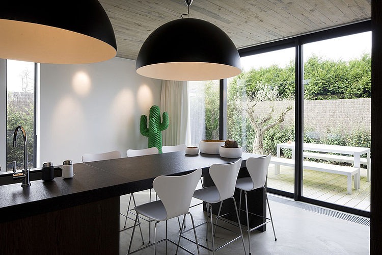 Modern Home by Guillaume da Silva