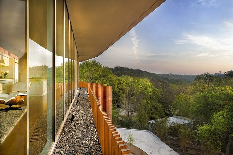 East Windsor Residence by Alterstudio