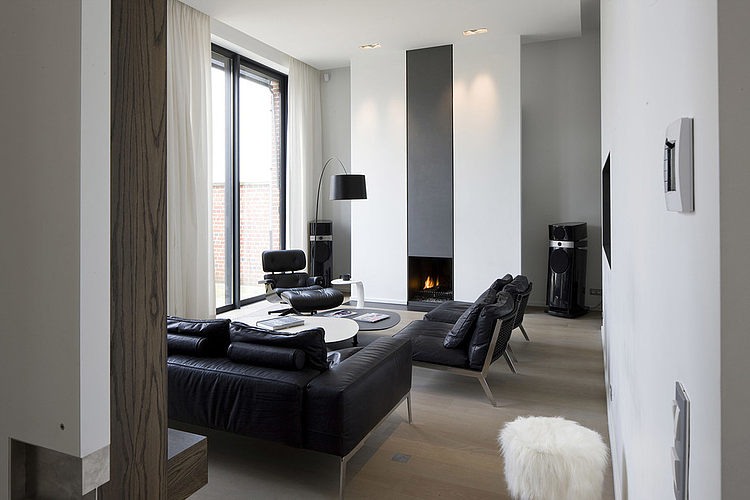 Modern Home by Guillaume da Silva