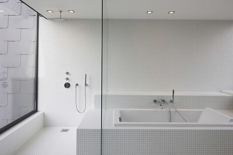 Modern Home by Guillaume da Silva