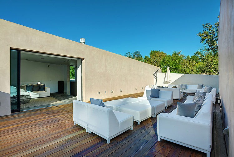 Hythe Court Home by Amit Apel Design