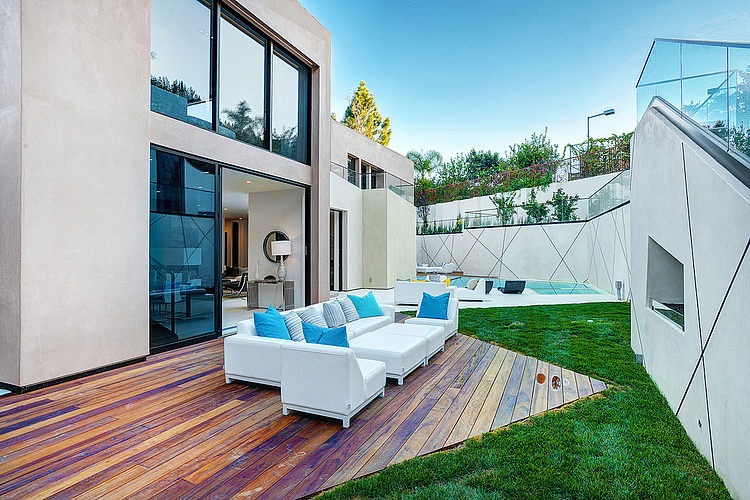 Hythe Court Home by Amit Apel Design