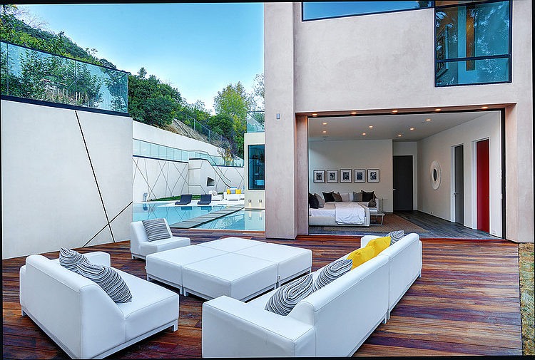 Hythe Court Home by Amit Apel Design