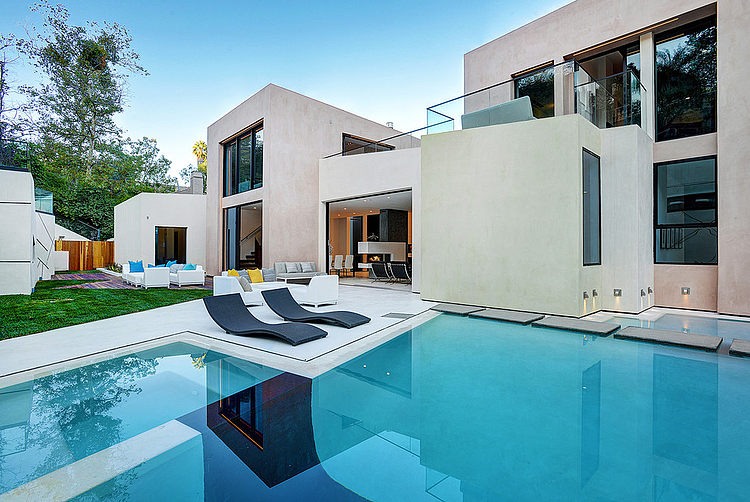 Hythe Court Home by Amit Apel Design