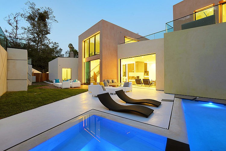 Hythe Court Home by Amit Apel Design