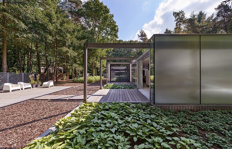 Bungalow by Borren Staalenhoef Architecten