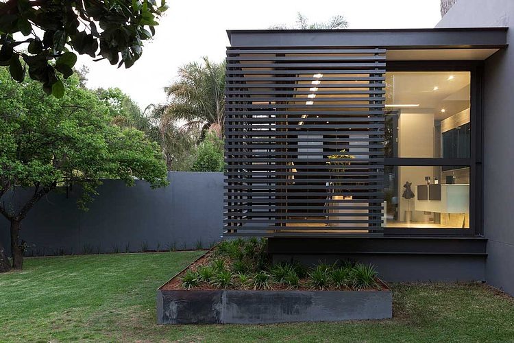 House Sar by Nico van der Meulen Architects