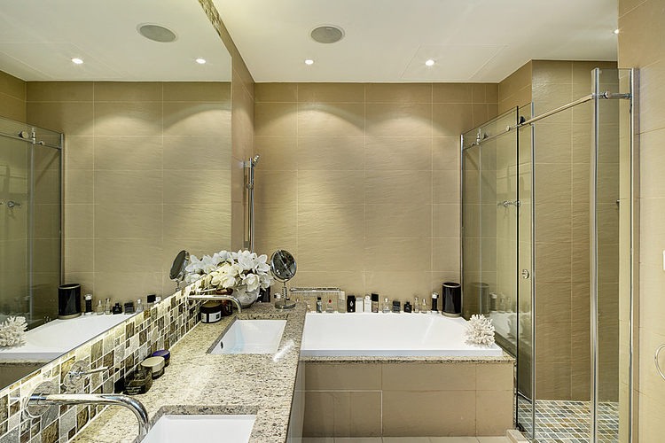 Palm Jumeirah Apartment by Zen Interiors