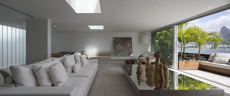Urca Residence by Studio Arthur Casas