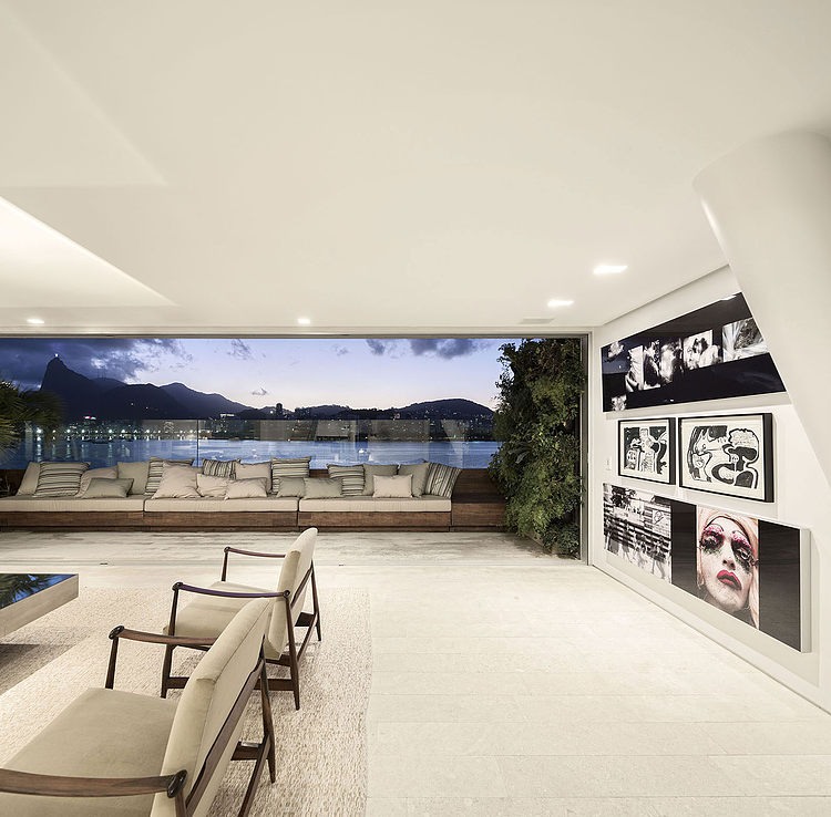Urca Residence by Studio Arthur Casas