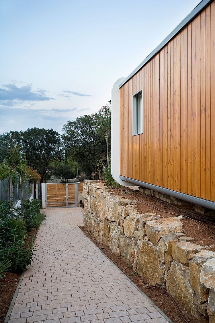 Prefab Retreat by Noem