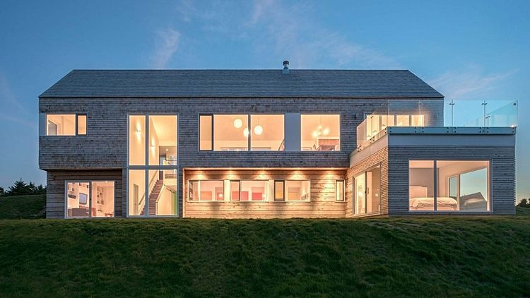 Harbour Heights Home by Omar Gandhi Architect