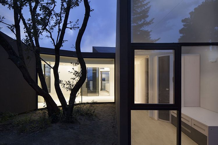 House & Studio YC by RTA-Office