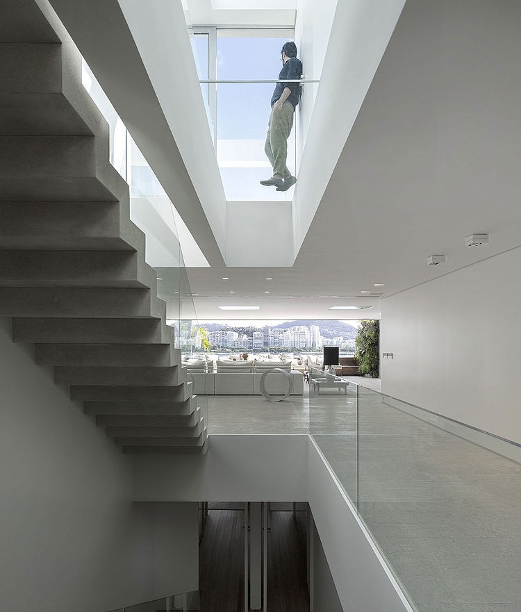 Urca Residence by Studio Arthur Casas