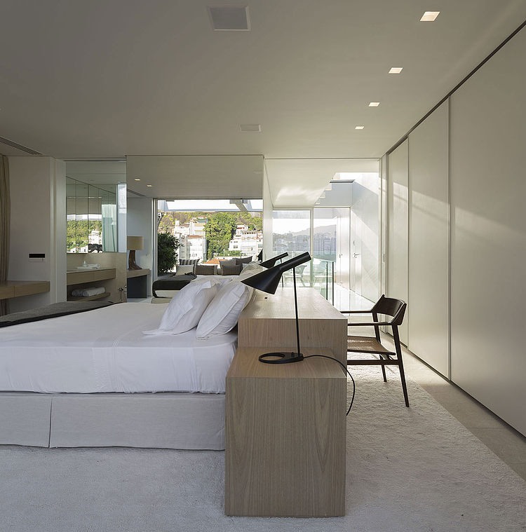 Urca Residence by Studio Arthur Casas