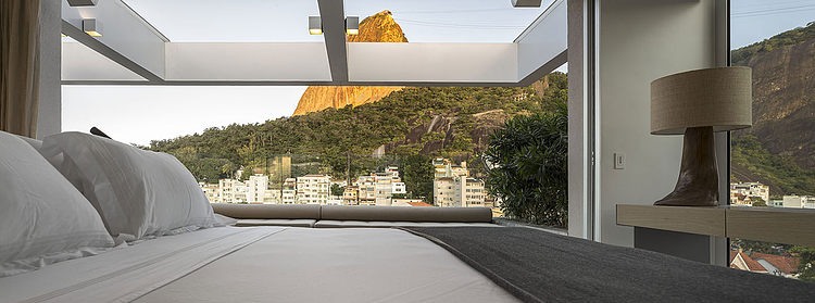 Urca Residence by Studio Arthur Casas