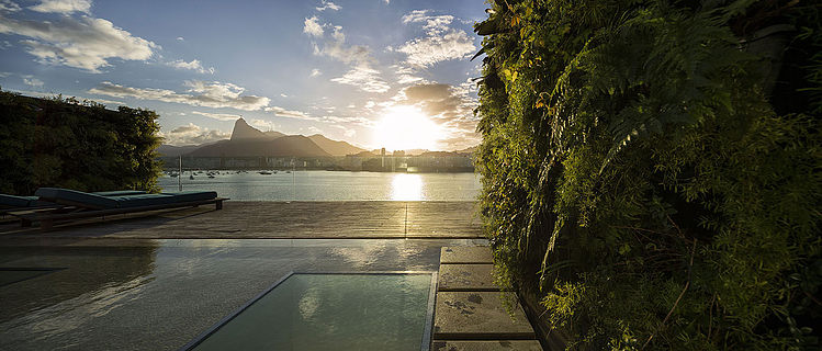 Urca Residence by Studio Arthur Casas