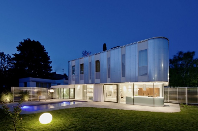 Amazing Modern House by Caramel Architects