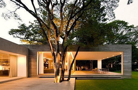 Grecia House by Isay Weinfeld