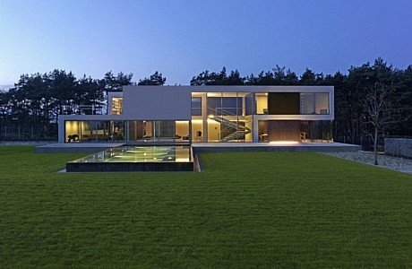 Brilliant Aatrial House by KWK PROMES