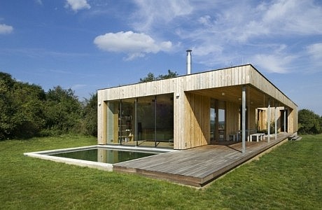 Modern Weekend House in Bus, Czech Republic