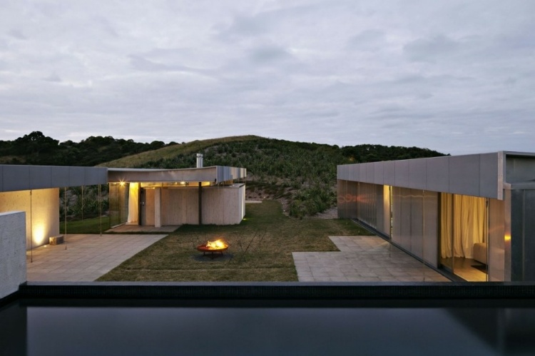 Island Retreat by Fearon Hay Architects