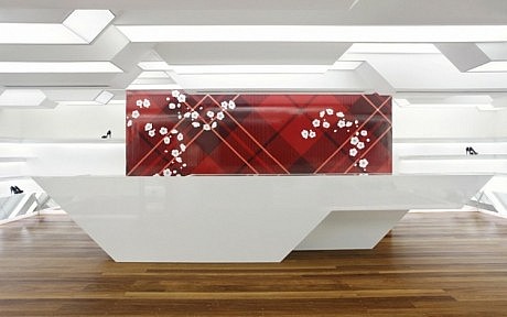 Queen Shoes by Studio Guilherme Torres - 2