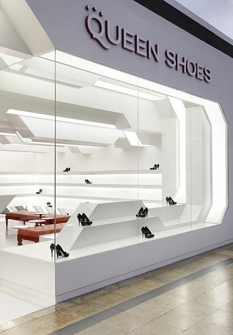 Queen Shoes by Studio Guilherme Torres - 3