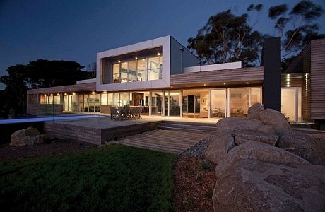 The Royston Property by Vibe Design Group