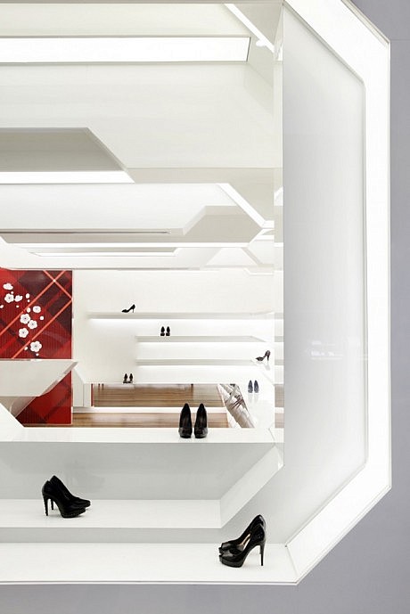 Queen Shoes by Studio Guilherme Torres - 5