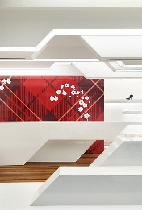 Queen Shoes by Studio Guilherme Torres - 7