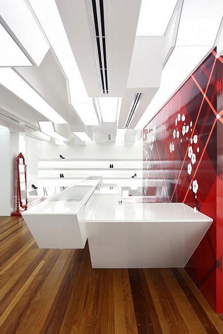 Queen Shoes by Studio Guilherme Torres - 10